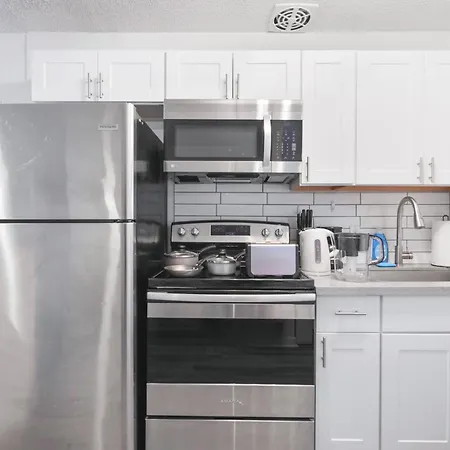 Luxury 1B1B Studio With Free Parking